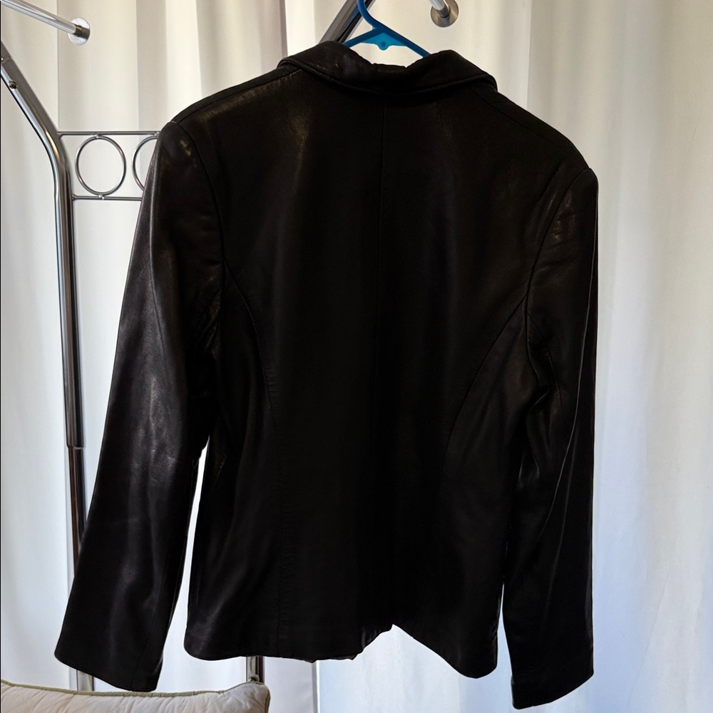 Elegant Black Leather Jacket - Picture 5 of 5